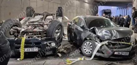 Թունելում բախվել են «Nissan Sentra»-ն և «Nissan Pathfinder»-ը․ վերջինը գլխիվայր հայտնվել է ճանապարհի երթևեկելի գոտում․ կա վիրավոր