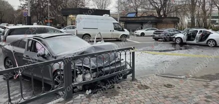 Երևանում բախվել են Chevrolet-ն ու Kia-ն․ վերջինն էլ բախվել է ճաղավանդակին․ կա 3 վիրավոր