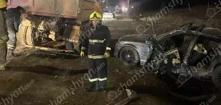 Արարատի մարզում BMW-ն բախվել է կայանված Kamaz-ին. 26-ամյա վարորդը մահացել է