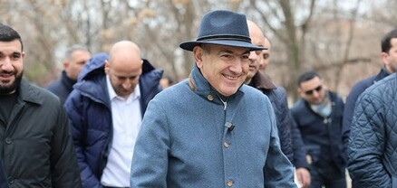 Նիկոլի «ախրաննիկները» մեքենաներով տատիկների են բերել, որ գովեստի խոսք ասեն Փաշինյանին. Հրապարակ