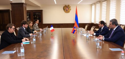 Պապիկյանն ու ՀՀ-ում Ֆրանսիայի դեսպանը քննարկել են տարածաշրջանային վերջին զարգացումները