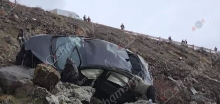 «Չայնիի» ոլորաններում Kia Forte-ն մոտ 100 մետր գլորվելով կողաշրջված հայտնվել է ձորում