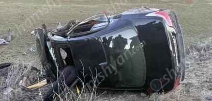 Արտաշավանում բախվել են «Mercedes»-ը և «BMW»-ն․ վերջինը կողաշրջված հայտնվել է դաշտում․ կա 6 վիրավոր