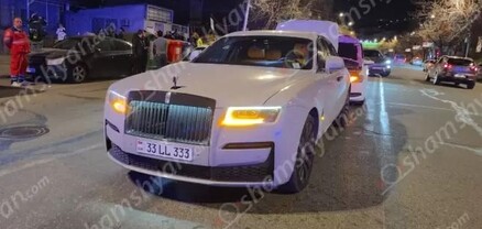 Երևանում բախվել են գոլդ համարանիշներով Rolls-Royce-ն ու Chrysler-ը