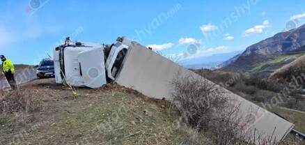 Տաթև-Կապան ճանապարհին ազգությամբ թուրք վարորդը բեռնատարով մասամբ հայտնվել է ձորակում․ կա վիրավոր
