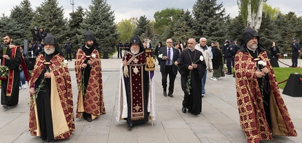 Հերթական դեմարշը հոգեւոր դասի դեմ. Հրապարակ