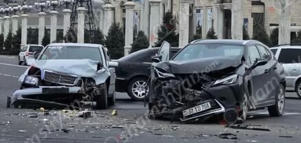 «Առինջ Մոլ»-ի մոտ բախվել են Mercedes-ը և օտարերկրացու վարած Lexus-ը