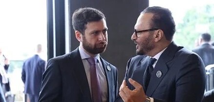 Կոստանյանը «ոտքի վրա» զրուցել է ԱՄԷ նախագահի դիվանագիտական հարցերով խորհրդականի հետ