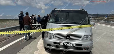 Երևան-Գյումրի ճանապարհին «Mercedes Vito»-ն վրաերթի է ենթարկել հետիոտնին