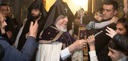 Սուրբ Հարության Ճրագալույցի Պատարագը Սուրբ Էջմիածնում. Մայր Աթոռը լուսանկարներ է հրապարակել