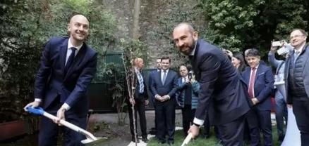 Արարատ Միրզոյանը և Ժան-Նոել Բարոն ծիրանենի են տնկել՝ ի նշան Հայաստան-Ֆրանսիա հարատև բարեկամության