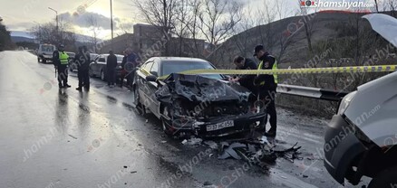 Ծաղկաձորում «Mercedes»-ը հանդիպակաց գոտում բախվել է միկրոավտոբուսին․ վիրավորների թվում անչափահասներ կան