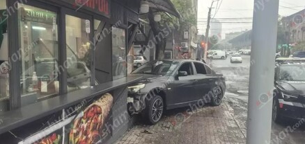 22-ամյա վարորդը, ոչ սթափ, չունենալով ավտոմեքենա վարելու իրավունք, «BMW»-ով հայտնվել է մայթին