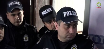 Ոստիկանները շրջափակել են թիվ 94 մանկապարտեզի տնօրենի աշխատասենյակն ու թույլ չեն տալիս ներս մտնել