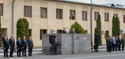 ԱԱԾ սահմանապահ զորքերի զինծառայողները հանդես են եկել տոնական շքերթով և ցուցադրական հնարքներով