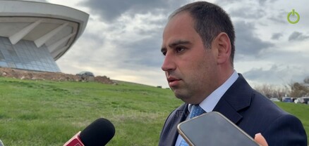 Ուզում են հայրենասեր երևան․ Սարդարապատի դպրոցի տնօրենը Արցախի դրոշի պատճառով չի հեռացվել․ Խուդաթյան