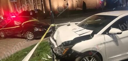 Երևանում բախվել են Hyundai Elantra-ն և Nissan-ը․ վերջինը հայտնվել է մայթին, իսկ Hyundai-ն՝ խոտածածկի վրա