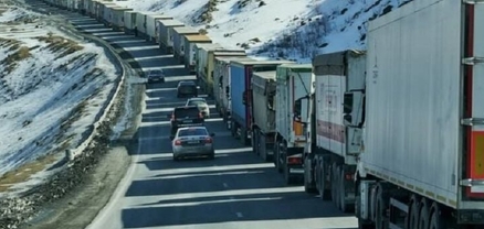 Լարսը փակ է բոլոր տեսակի տրանսպորտային միջոցների համար
