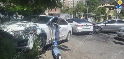 Արաբկիրում բախվել են «Hyundai Elantra»-ն և «Ford Fusion»-ը․ վերջինը հայտնվել է գազոնում