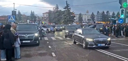 Մակրոնի ավտոշարասյունը հեռացավ Գյումրիից. տեսանյութ
