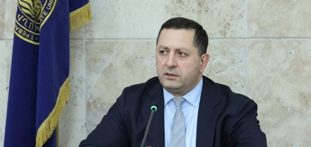 ԵՊՀ ռեկտորը գլխի՞ է ընկել․ Հրապարակ