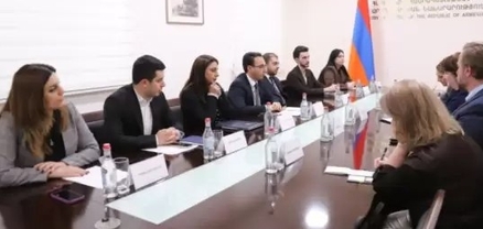 ԱՄՆ դեսպանության գլխավոր հյուպատոսի հետ քննարկվել են երեխաների պաշտպանության և որդեգրման հարցերը