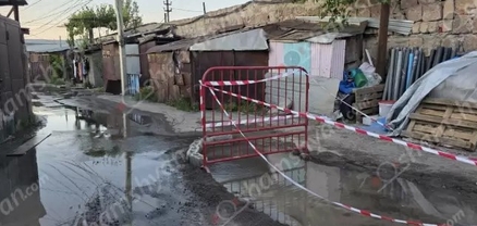 4 օր է՝ Շենգավիթում խմելու ջրի խողովակը վնասվել է, ու ջուրը լցվում է բնակիչների տներ ու բակեր