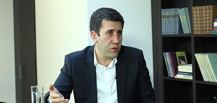 Ահազանգ եմ ստացել, որ մի կնոջ ձերբակալում են՝ ՔՊ-ի պաստառին ինչ-որ բան գրելու համար