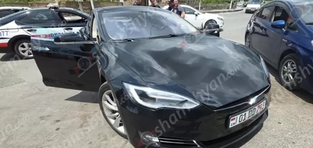 Երևանում պարեկները հայտնաբերել են «գոլդ» համարներով թանկարժեք մեքենաներ վարող օրինախախտների, այդ թվում՝ դպրոցականների