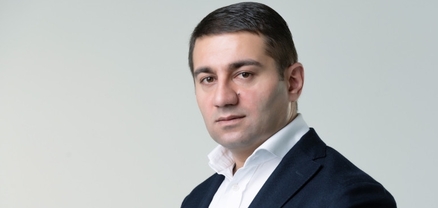 Փոքրիկ խմբակը վաղուց հատել է քաղաքական ու բարոյական բոլոր կարմիր գծերը. նրանց համար այլևս սահմաններ գոյություն չունեն․ Նաիրի Սարգսյան