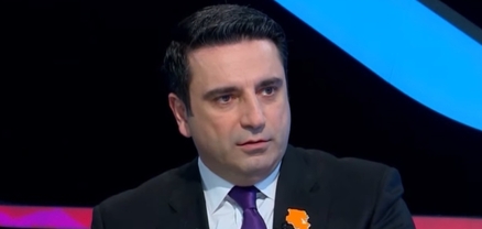 Ես հաշվել եմ` մոտավորապես 70-ից ավել Արարատի նկար կա նոր անձնագրի մեջ․ Ալեն Սիմոնյան