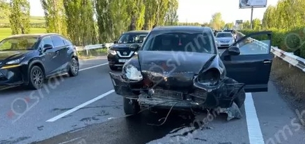 Կոտայքում բախվել են «Porsche Cayenne»-ը, «Toyota Camry»-ն և «Nissan Sentra»-ն․ կա վիրավոր