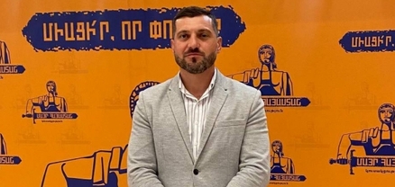 «Մայր Հայաստանի» գրասենյակում խուզարկություն իրականցնելիս փորձել են խլել հեռախոսս՝ թույլ չտալով նկարահանել. Հարություն Խաչիկյան
