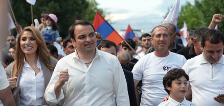 «Ուժեղ Հայաստան»-ի ներկայացուցիչները հանդիպել են Էրեբունու բնակիչների հետ