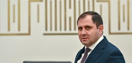 Պաշտպանության նախարար, թե կուսակցական գործիչ․ Հրապարակ
