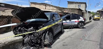 Սարալանջի ճանապարհին Hyundai Santa FE-ն բախվել է բետոնե պատնեշին. կան վիրավորներ