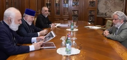 Կաթողիկոսը և  Ռոբերտ Ամստերդամն անդրադարձել են Եկեղեցու դեմ սանձազերծված արշավին