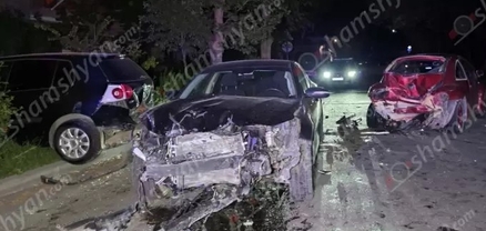 Շղթայական ավտովթար՝ Երևանում․ բախվել են «Kia»-ն և «Volkswagen Golf», «Volkswagen Jetta», «Volkswagen Beetle» մակնիշի ավտոմեքենաները