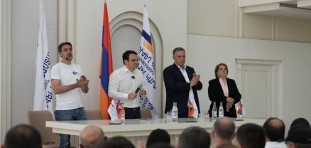 «Ուժեղ Հայաստան»-ը Ագարակում մարդաշատ հանդիպում է անցկացնում քաղաքացիների հետ