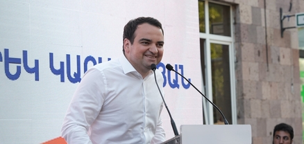 8 տարի առաջ արցախցիներին էր ասում, որ սիրում է, 2 շաբաթ առաջ՝ կապանցիներին. Նարեկ Կարապետյան