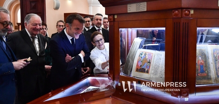 Էմանուել Մակրոնն այցելել է Մատենադարան