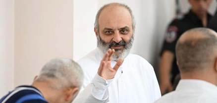 Բագրատ արքեպիսկոպոս Գալստանյանը «զրպարտության գործով» հաղթել է քաղաքագետ Հարություն Մկրտչյանին