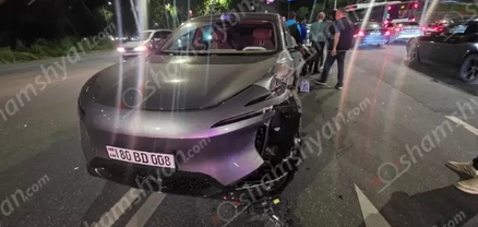 Երևանում բախվել են Avatr-ն ու Infinity-ն. վերջինի անվահեծանը կոտրվել է. կա վիրավոր