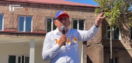 Փաշինյանը քաղաքացուն մեղադրել է Սամվել Կարապետյանից գումար վերցնելու մեջ