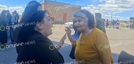 Ըսիկ ասֆալտ չէ, կարկատան է, թազա բան էստեղ չկա. գյումրեցի կինը հակադարձում է ՔՊ-ականներին