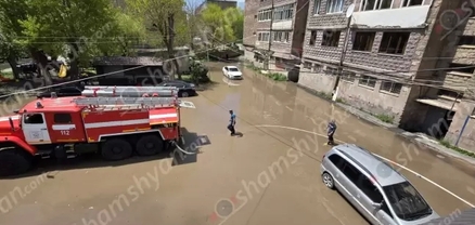 Արտակարգ իրավիճակ՝ Հրազդանում. մի ամբողջ բակային հատված ու շենքեր ողողվել են խմելու ջրով․ shamshyan.com