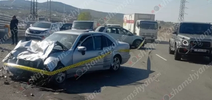 Արտաշատի խճուղում բшխվել են Suzuki-ն և Mercedes-ը․ կան վիրшվորներ