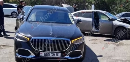 Երևանում վթարի է ենթարկվել «Սպայկա» ընկերության տնօրենին պատկանող և նրան սպասարկող Mercedes-Maybach-ը