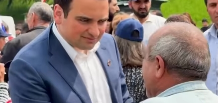 Նոյեմբերյանում Նարեկ Կարապետյանին ջերմ են դիմավորում