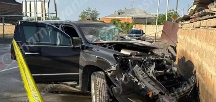 Հայկավանում «Lexus GX460»-ը բախվել է բետոնե պարսպին և թիթեղյա ցանկապատին․ 21-ամյա վարորդը մահացել է